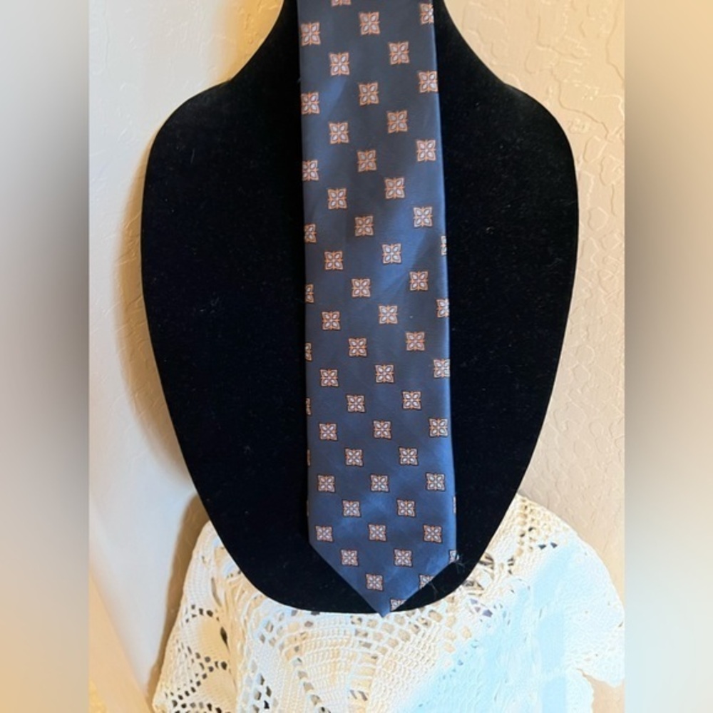 Lands End Blue Diamond Tie